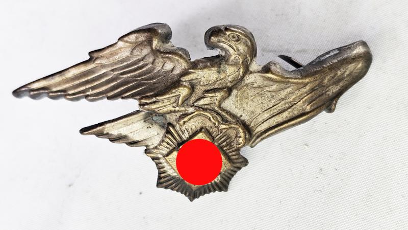 Aigle de casquette du RLB de second type
